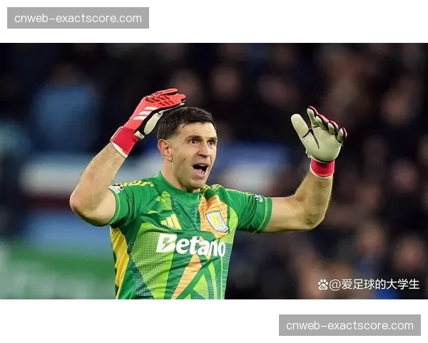 更衣室的定海神针:深度解析阿斯顿维拉门将马丁内斯的作用 更衣室的定海神针:深度解析阿斯顿维拉门将马丁内斯的作用